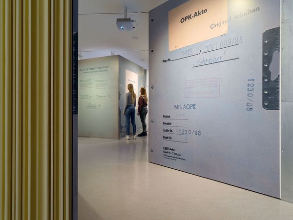 Walk-in files, interactive media stations and original objects provide insight into the archive of the GDR secret police