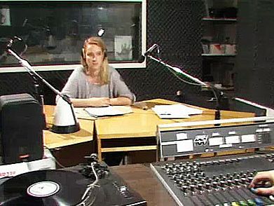 "Radio Glasnost" wurde vom alternativen Westberliner Radiosender "Radio 100" ausgestrahlt.