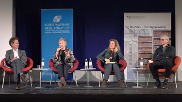 Podiumsdiskussion mit Roger Engelmann, Gabriele Stötzer, Moderatorin Dagmar Hovestädt und Stephan Konopatzky (von links).