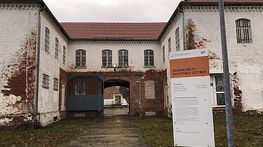 Eingangsbereich der Gedenkstätte Zuchthaus Cottbus