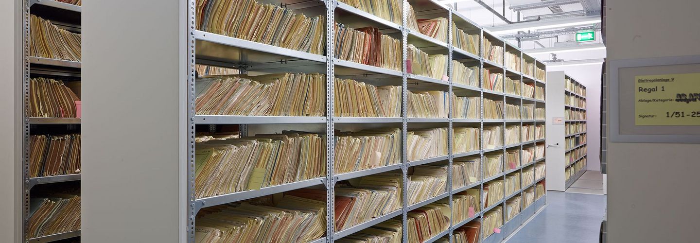 Regale im Stasi-Unterlagen-Archiv Berlin