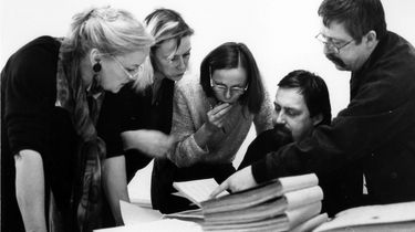 Eva-Maria-Hagen, Pamela Biermann, Katja Havemann, Jürgen Fuchs und Wolf Biermann während der ersten Akteneinsicht am 2. Januar 1992
