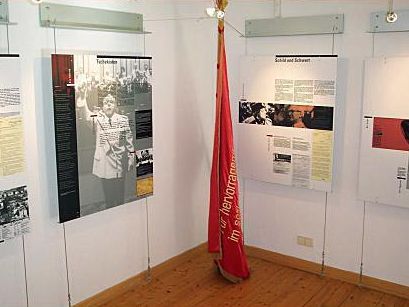 Ausstellungstafel über Erich Mielke, Minister für Staatssicherheit der DDR