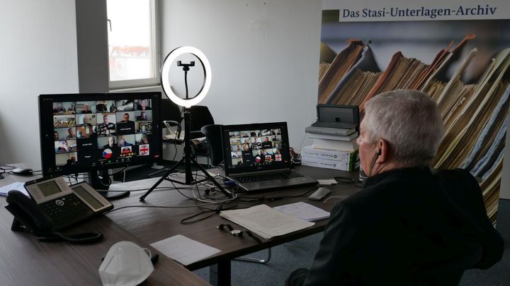 Der Bundesbeauftragte Roland Jahn in der Videokonferenz zur diesjährigen Netzwerk-Tagung des 'Europäischen Netzwerks der für die Geheimpolizeiakten zuständigen Behörden“​​​​​​​