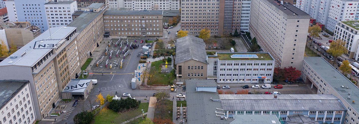 Drohnenaufnahme des Geländes der 'Stasi-Zentrale. Campus für Demokratie'
