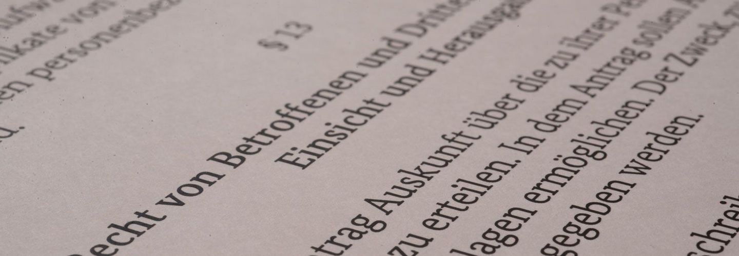 Eine Seite des Stasi-Unterlagen-Gesetzes, im Fokus Paragraph 13 'Recht von Betroffenen und Dritten auf Auskunft, Einsicht und Herausgabe'