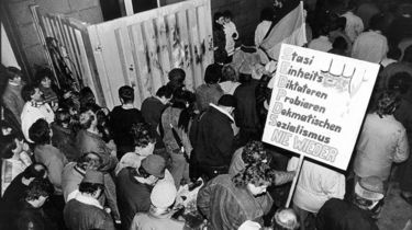 Besetzung der Stasi-Zentrale in Berlin-Lichtenberg am 15. Januar 1990