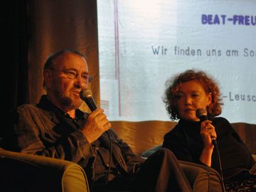 Filmemacher und Maler Jürgen Böttcher während einer Podiumsdiskussion zur Buchvorstellung "DDR im Blick der Stasi 1965"