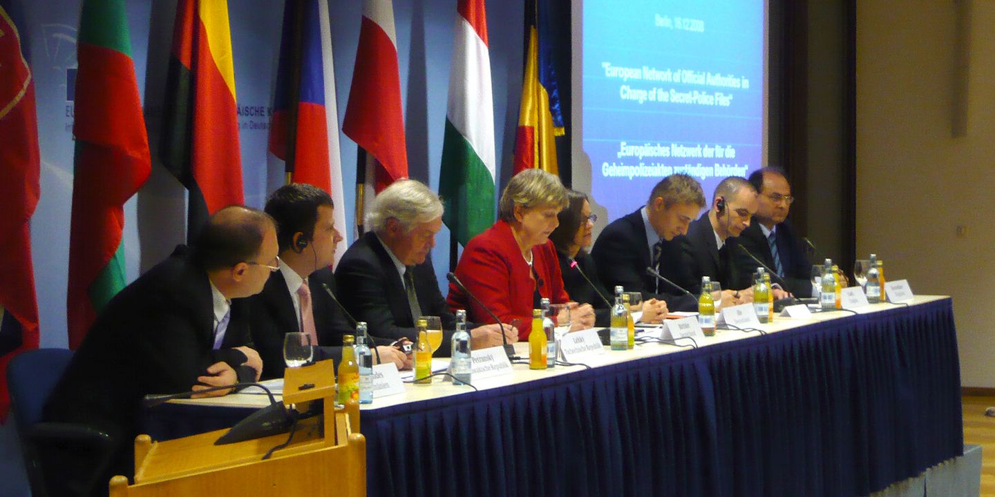 The founding of the European Network in Berlin, December 2008, Quelle:
            BStU