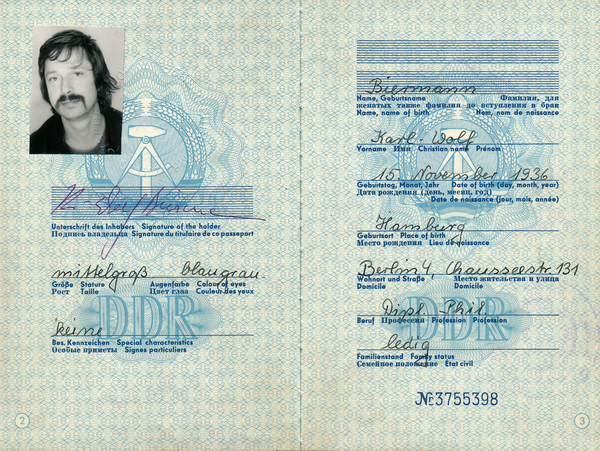Auszug mit Passbild aus dem vom MfS eingezogenen Reisepass von Wolf Biermann