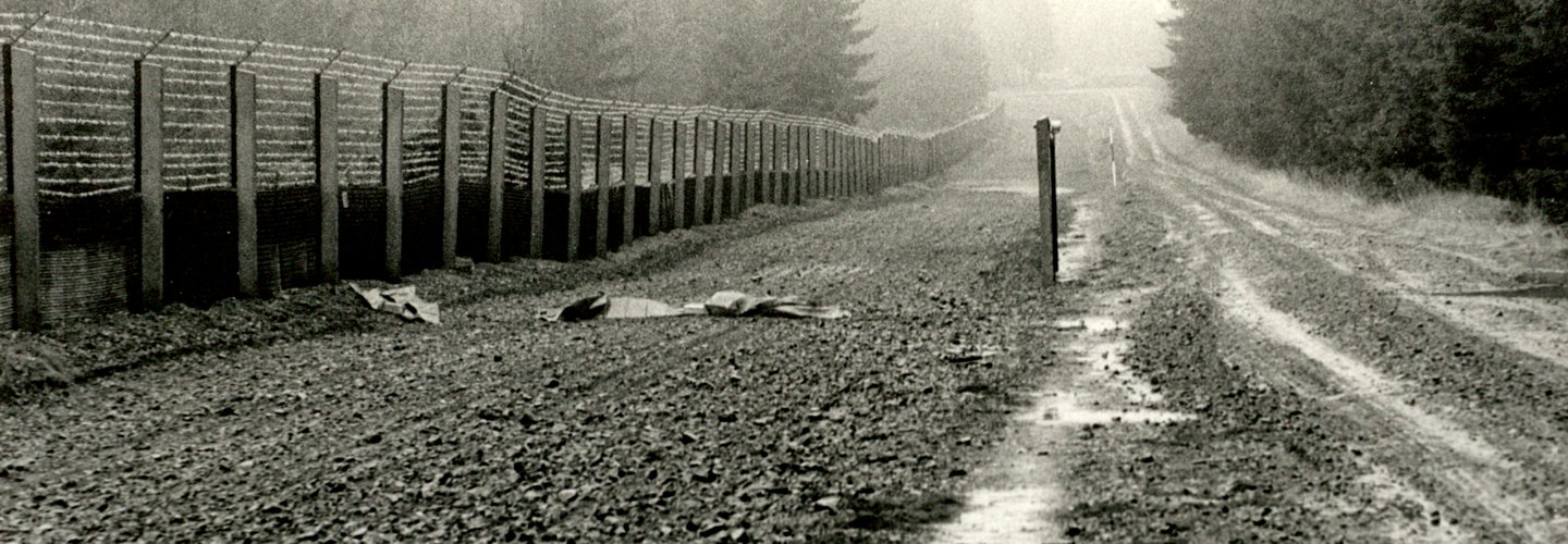 Tatortfoto der Stasi von dem Ort, an dem der Schüler versuchte, die Grenze zu überwinden, und wo ihn die tödlichen Schüsse trafen