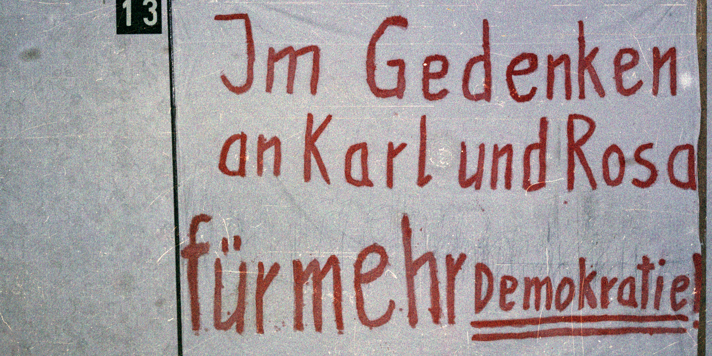 Beschlagnahmtes Transparent von der Liebknecht-Luxemburg-Demonstration 1988, Quelle:
            BStU , MfS , HA IX , Fo , Nr. 1375, Bild 8
