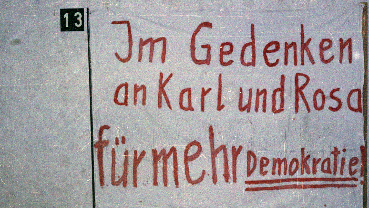 Beschlagnahmtes Transparent von der Liebknecht-Luxemburg-Demonstration 1988